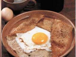 Recette : Oeuf au plat sur omelette-cr�pe