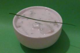 Recette : Yaourt frais aux concombre, aux raisins et au cumin
