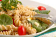 Recette : Salade de p�tes aux tomates cerises, basilic et parmesan 